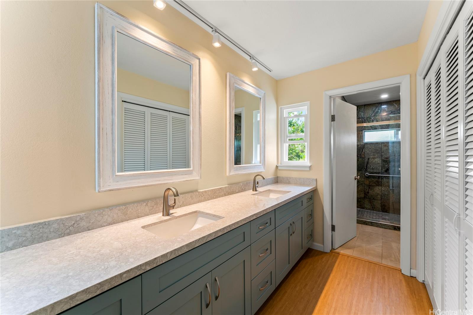 1112  Kaumoku Street Mariners Ridge, Hawaii Kai home - photo 12 of 24