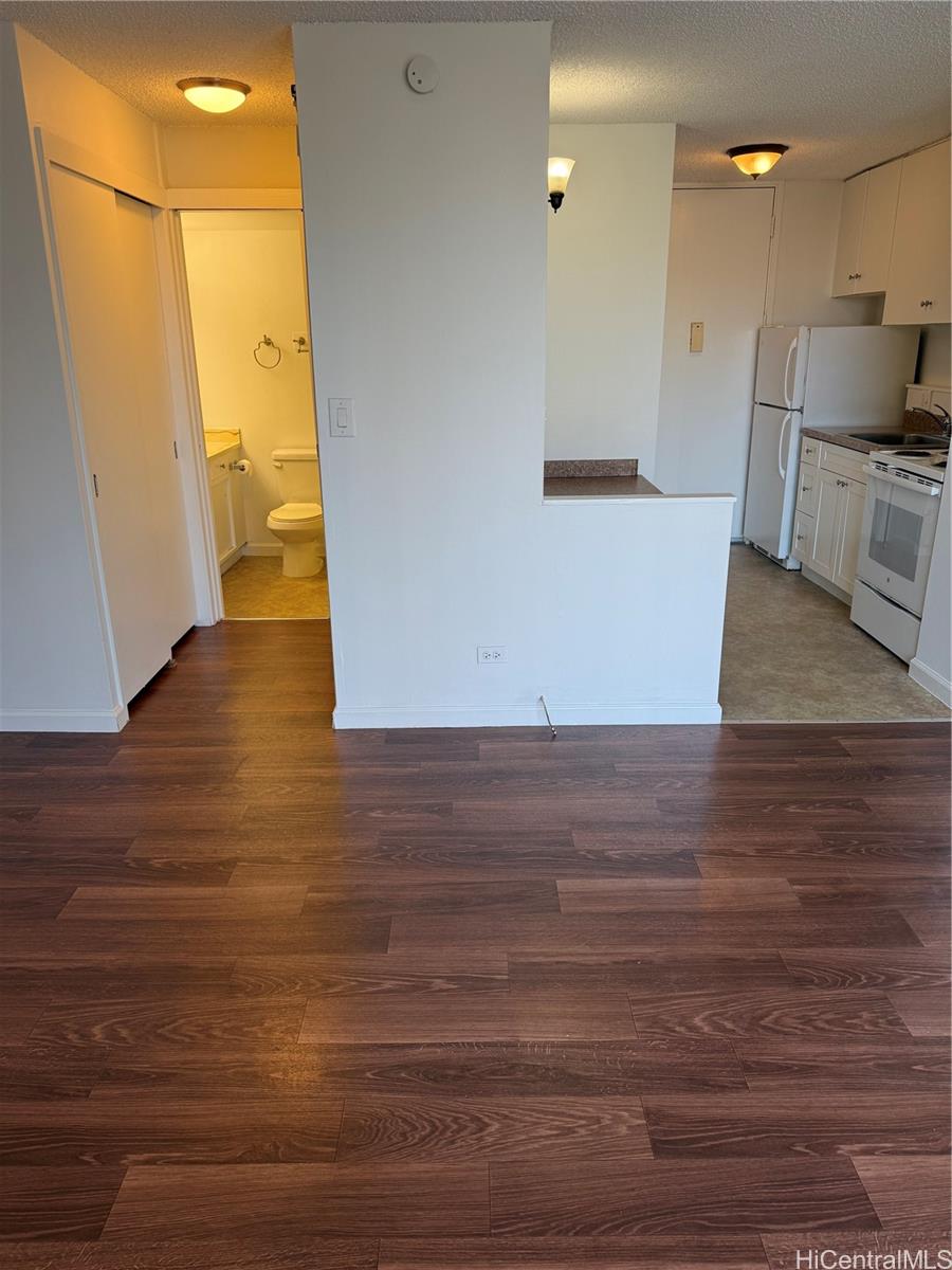 1112 Kinau St Honolulu - Rental - photo 6 of 10