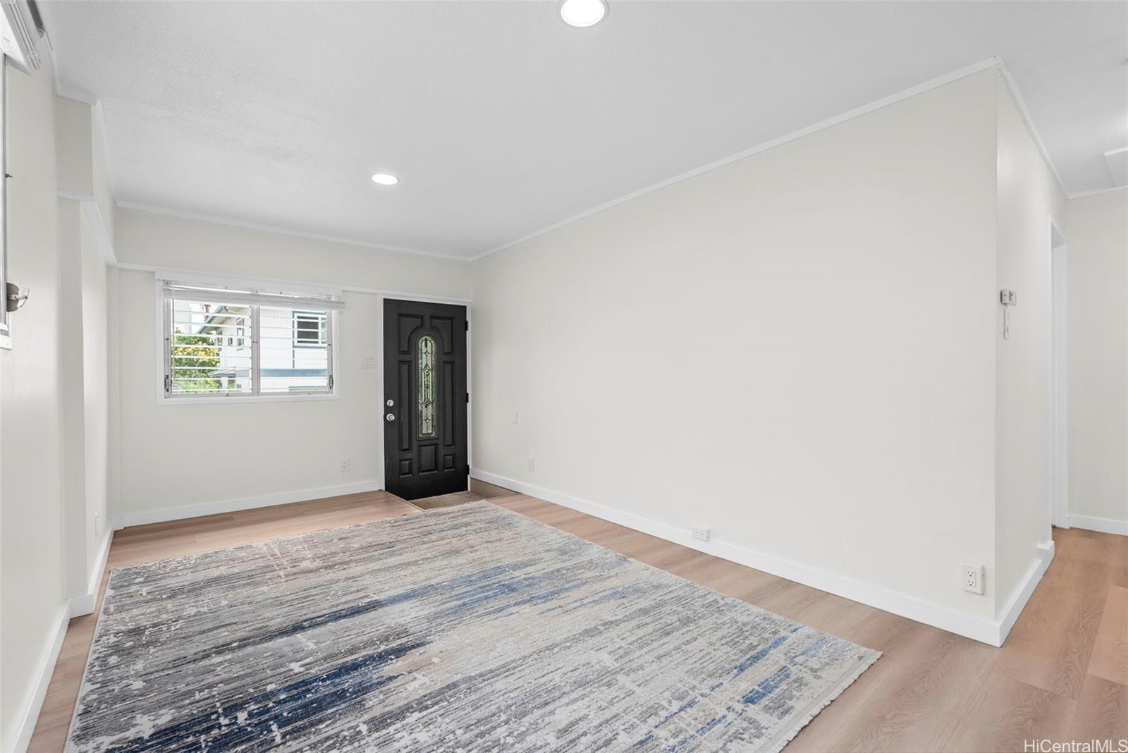 1113  Villa Lane Moiliili, Honolulu home - photo 6 of 23