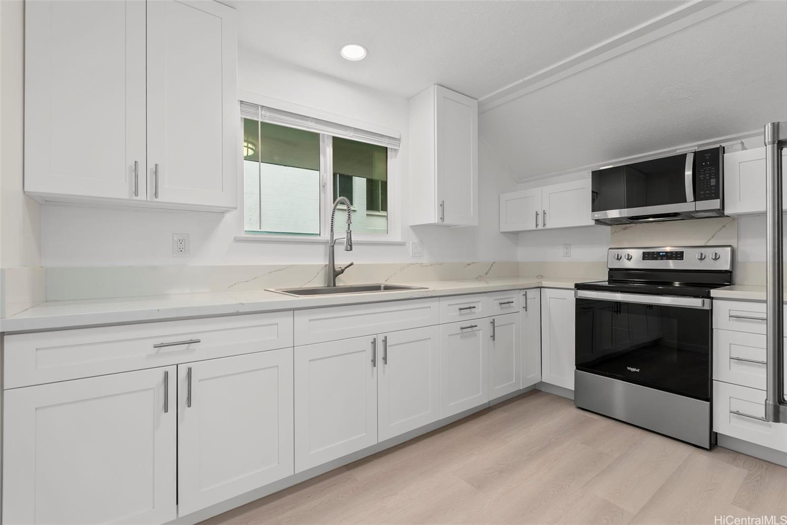 1113  Villa Lane Moiliili, Honolulu home - photo 7 of 23