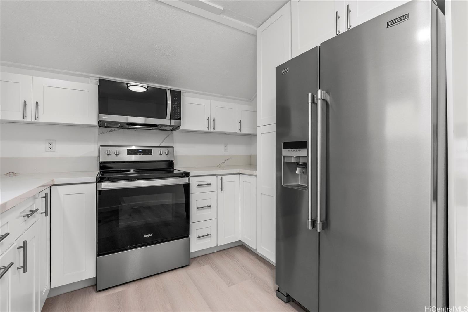 1113  Villa Lane Moiliili, Honolulu home - photo 8 of 23