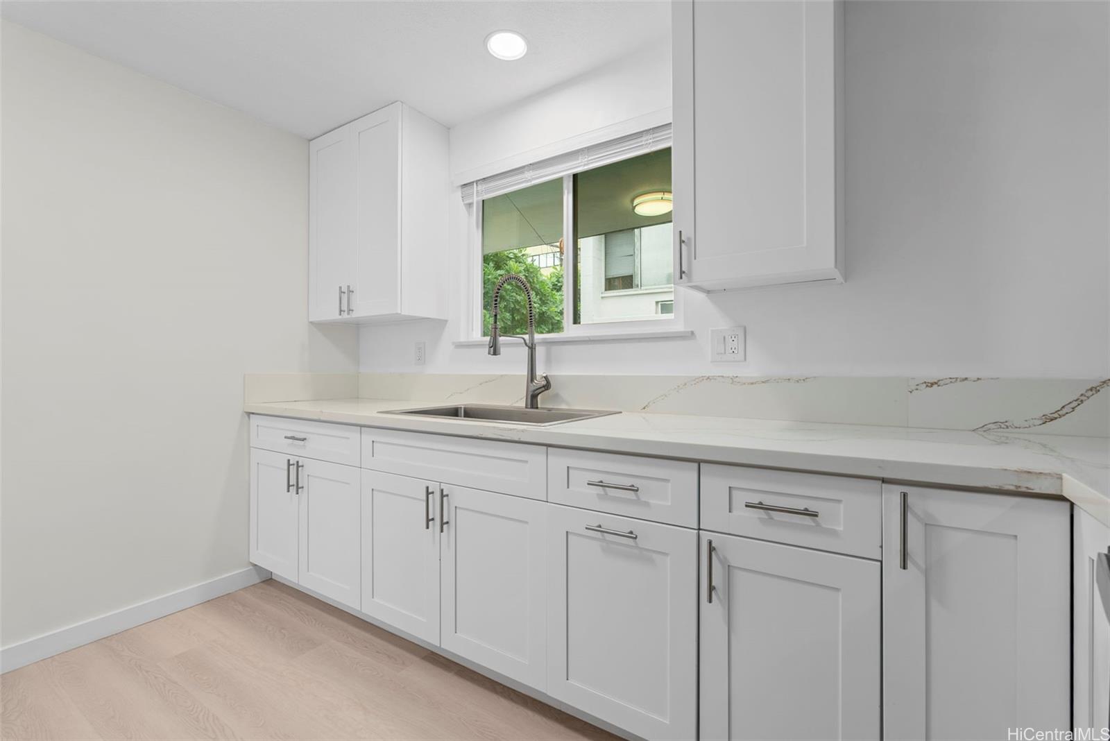 1113  Villa Lane Moiliili, Honolulu home - photo 9 of 23