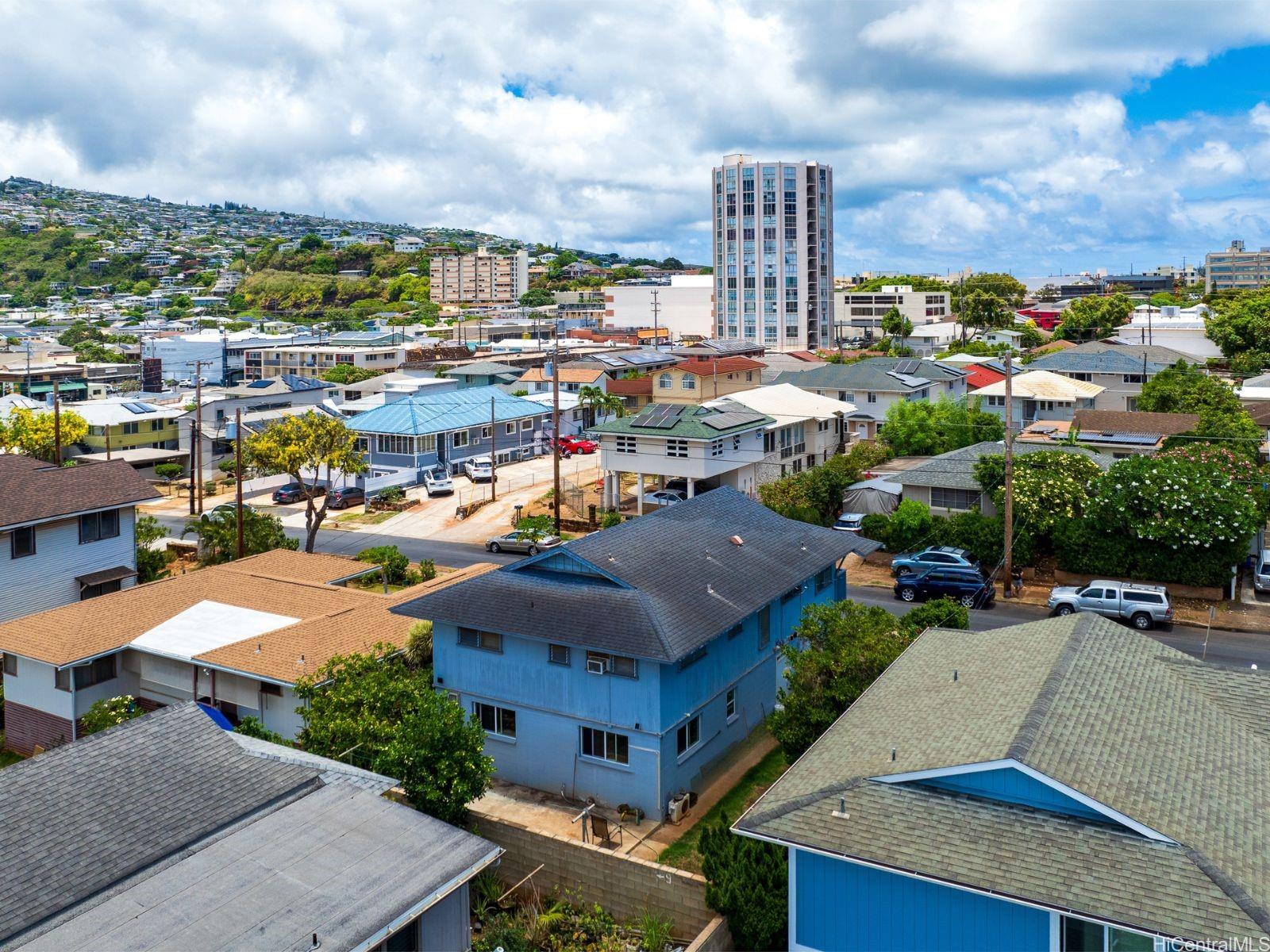 1114  8th Ave Kaimuki, Diamond Head home - photo 4 of 24