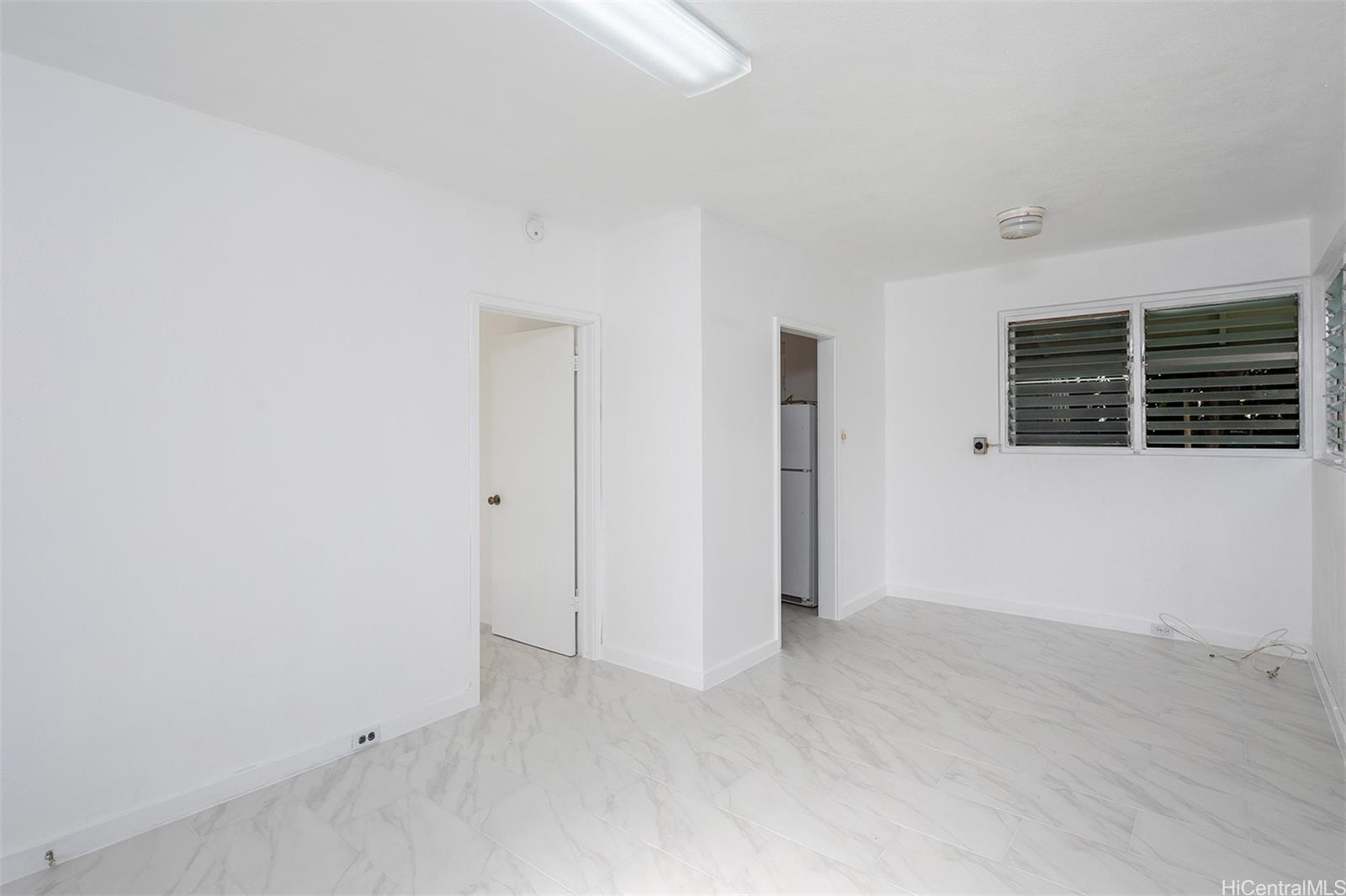 1115 Hassinger St Honolulu - Rental - photo 5 of 11