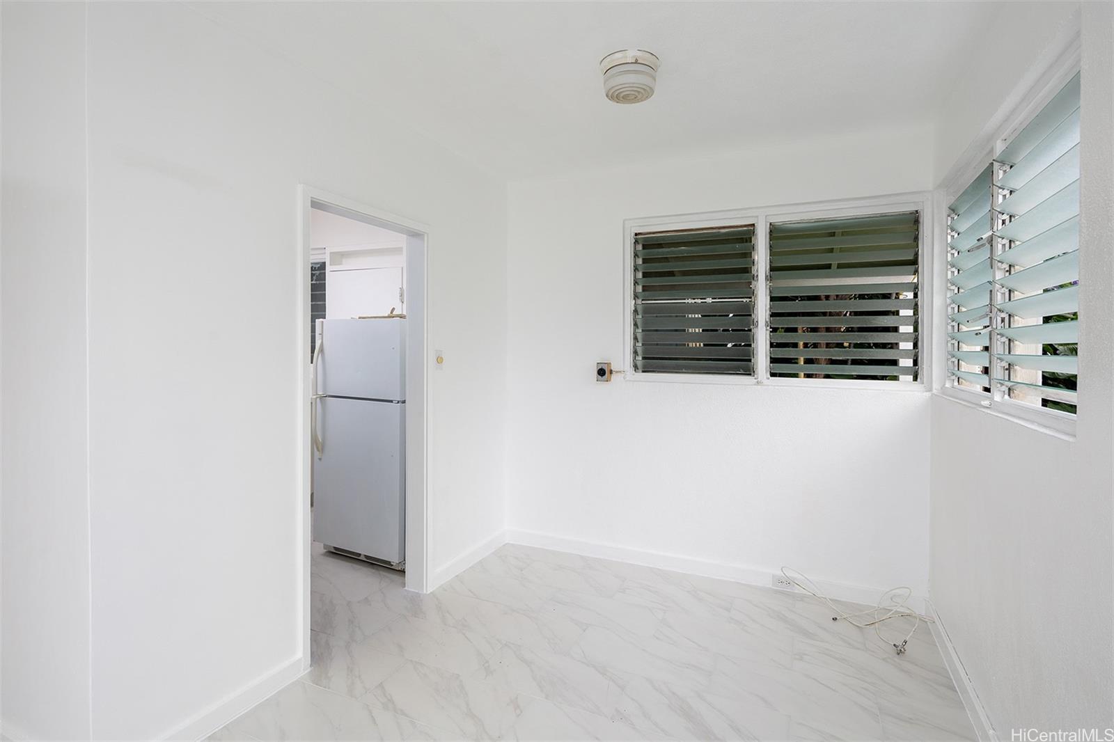 1115 Hassinger St Honolulu - Rental - photo 6 of 11