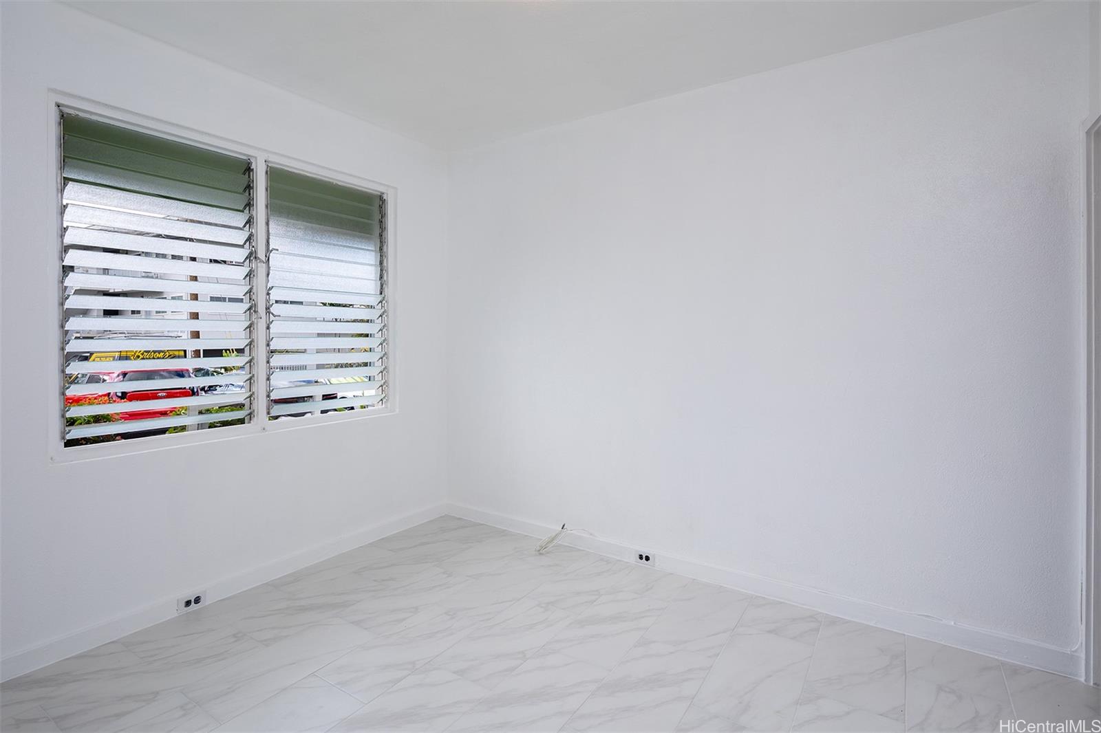 1115 Hassinger St Honolulu - Rental - photo 7 of 11