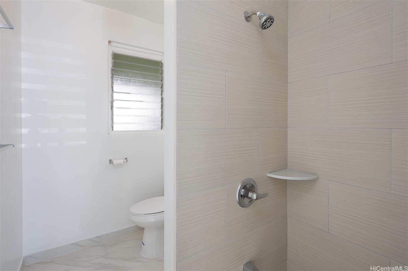 1115 Hassinger St Honolulu - Rental - photo 9 of 11