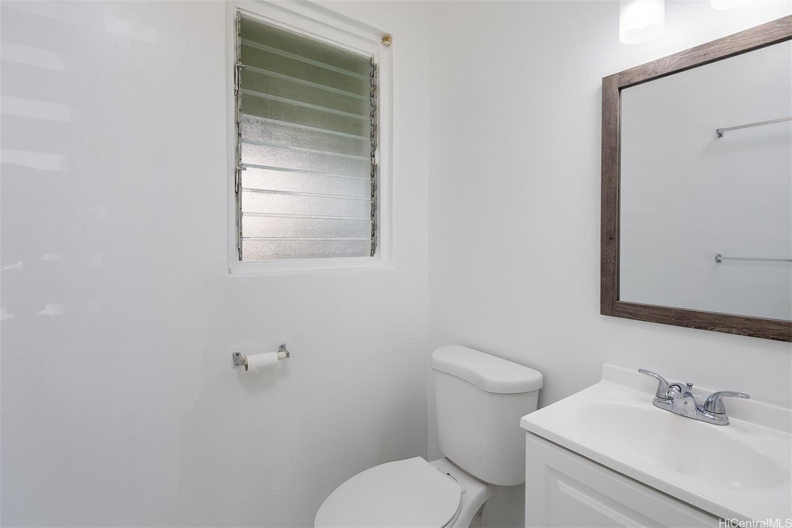 1115 Hassinger St Honolulu - Rental - photo 10 of 11