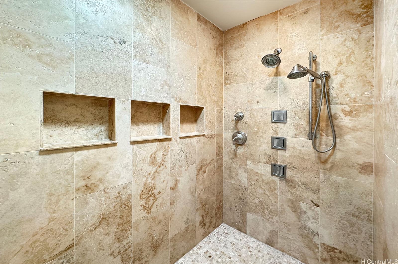 1116  Kealaolu Ave Kahala Area, Diamond Head home - photo 12 of 25