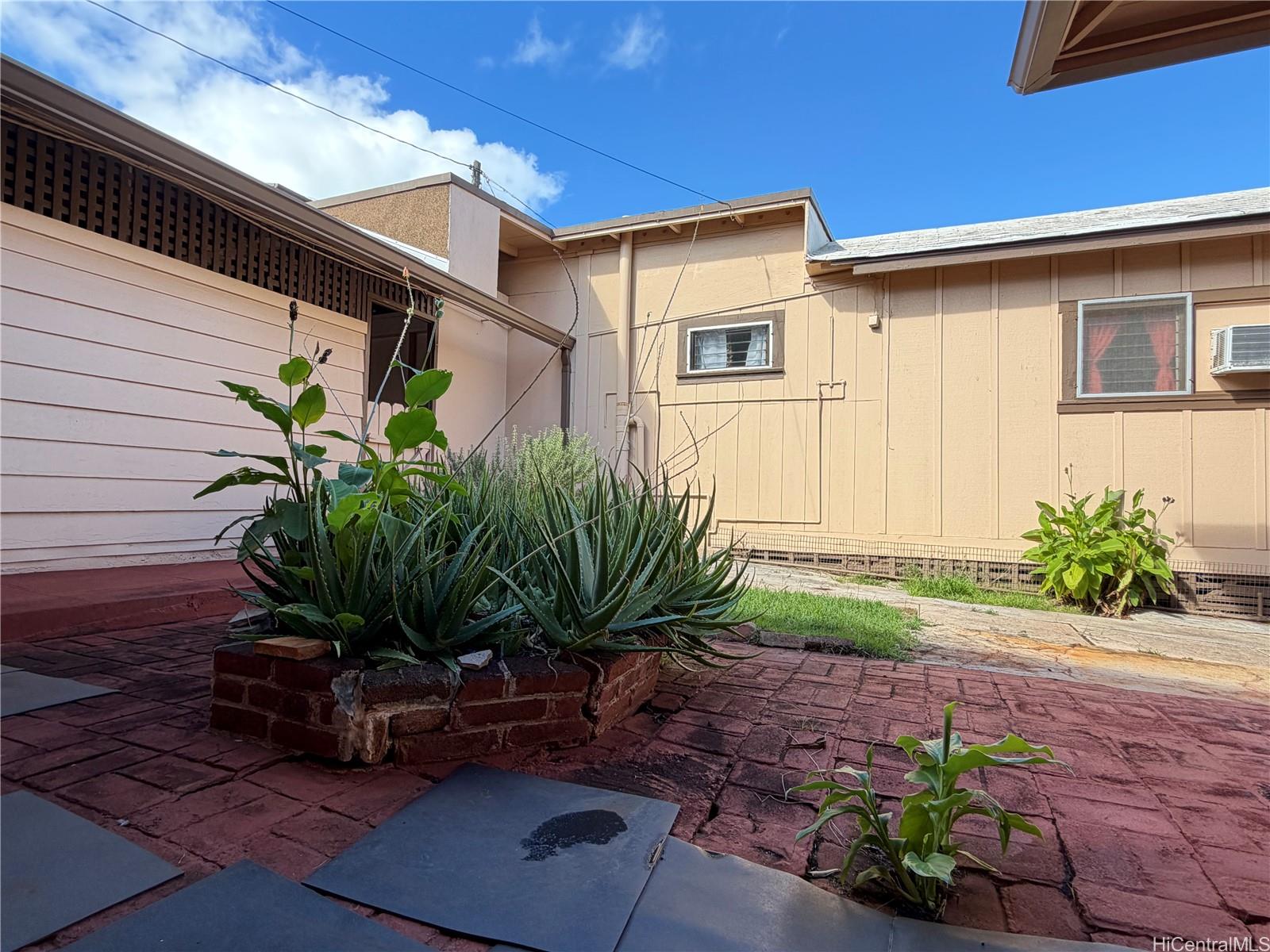 1118 15th Ave Honolulu - Multi-family - photo 13 of 20
