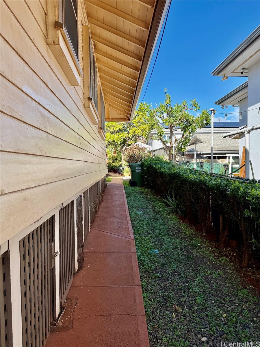 1118 15th Ave Honolulu - Multi-family - photo 14 of 20