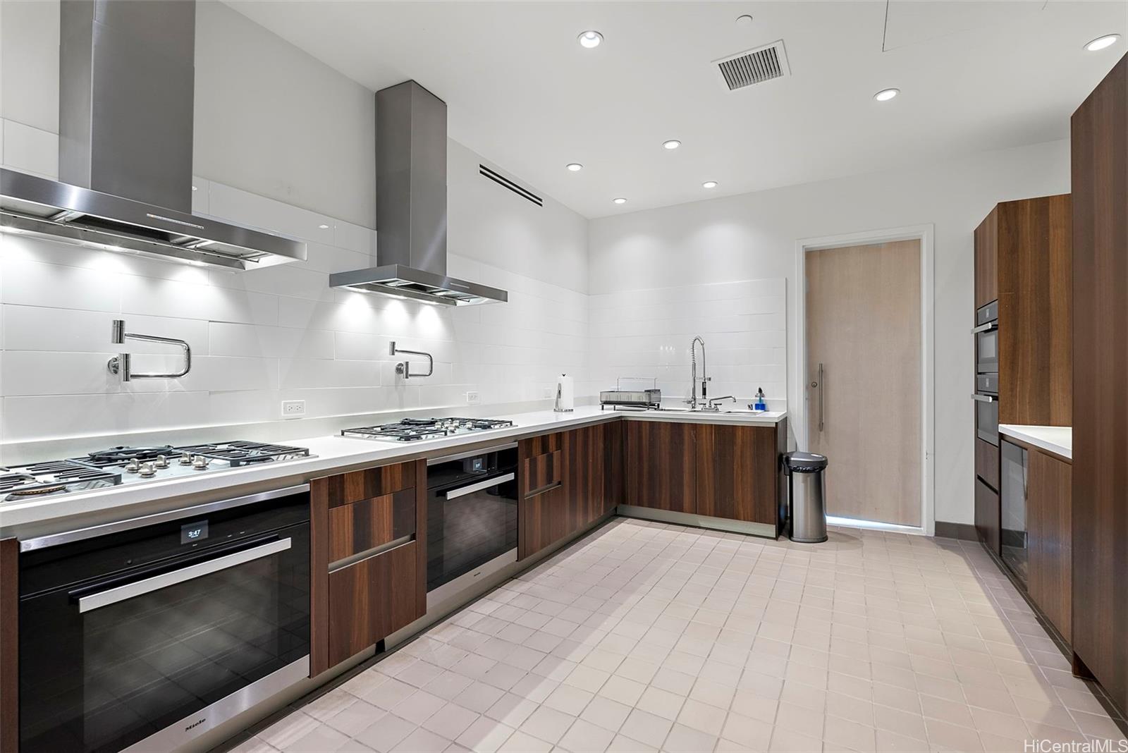 Waiea - 1118 Ala Moana condo # 1505, Honolulu, Hawaii - photo 22 of 25