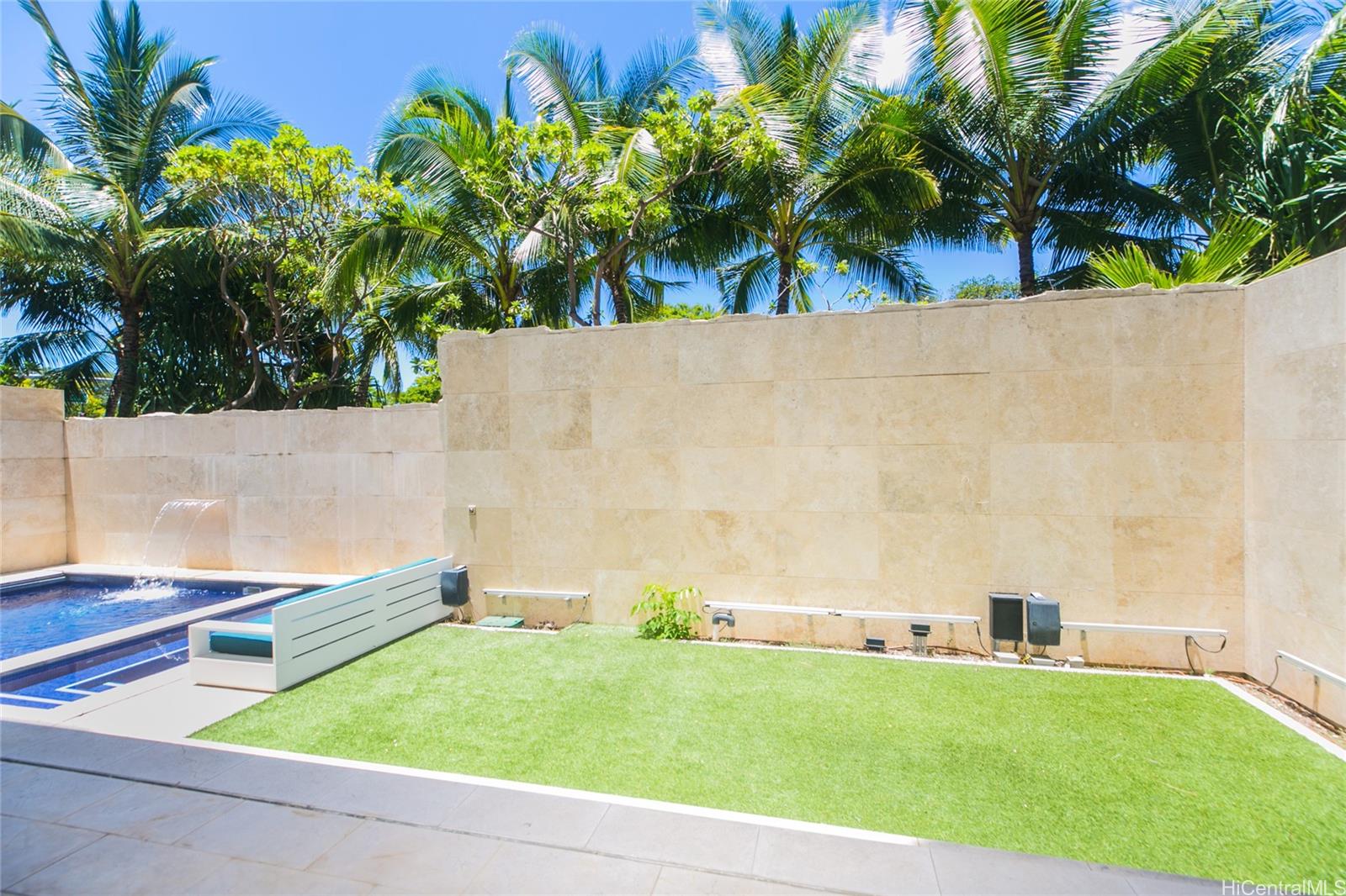 1118 Ala Moana Blvd townhouse # 2, Honolulu, Hawaii - photo 2 of 25