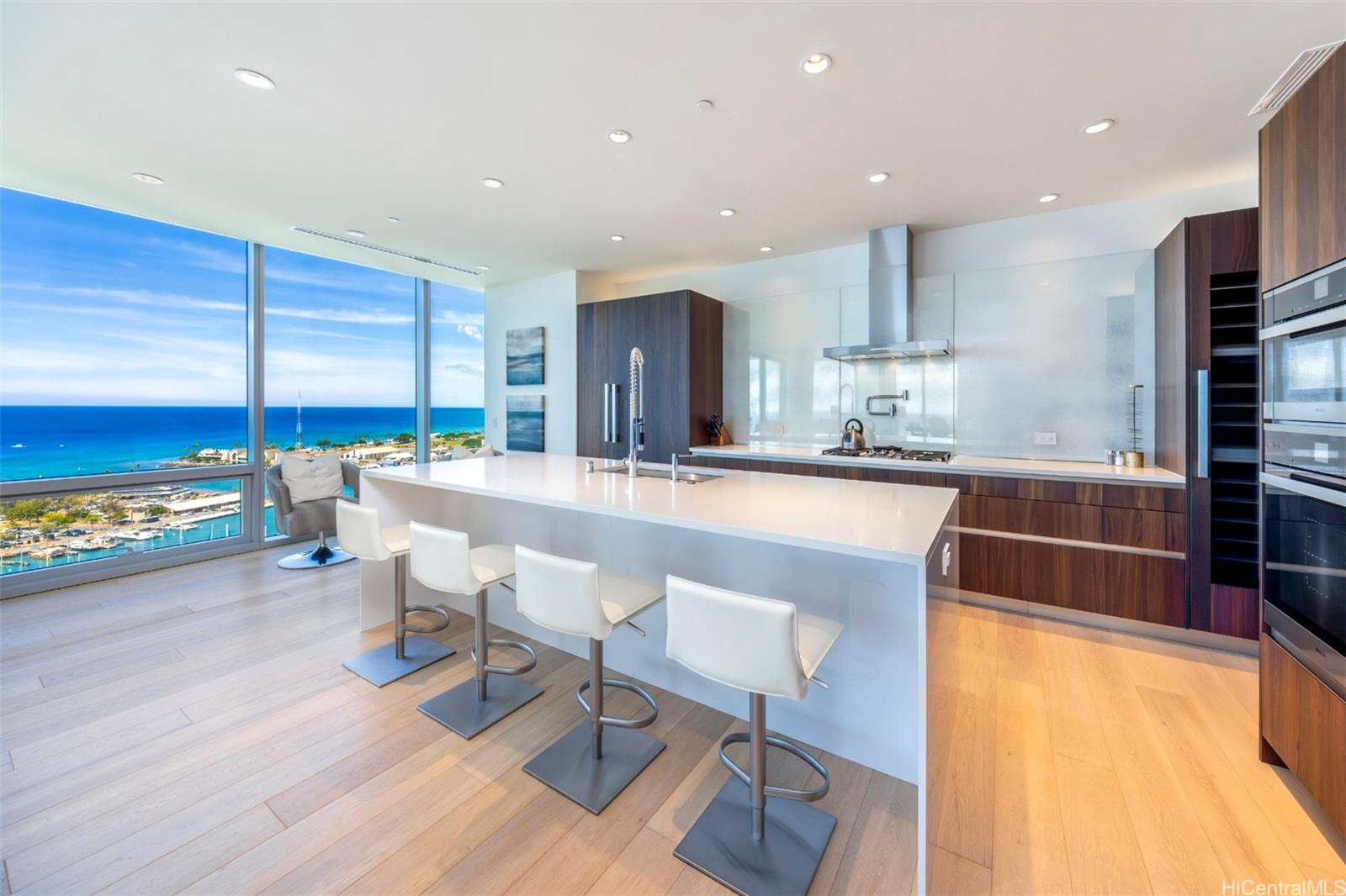 1118 Ala Moana Blvd Honolulu - Rental - photo 2 of 25