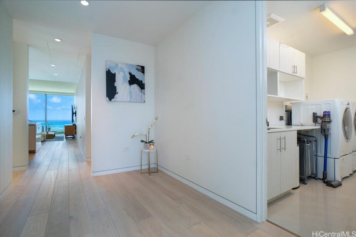 1118 Ala Moana Blvd Honolulu - Rental - photo 2 of 25