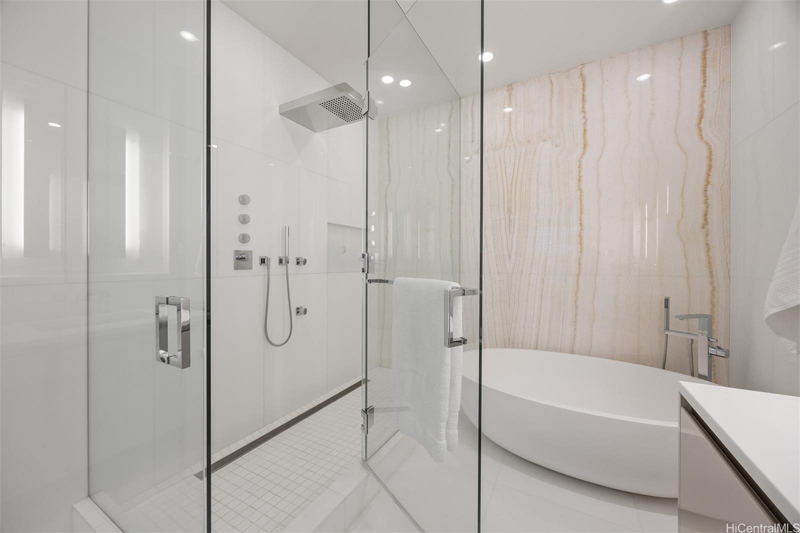 Waiea - 1118 Ala Moana condo # 2903, Honolulu, Hawaii - photo 17 of 25