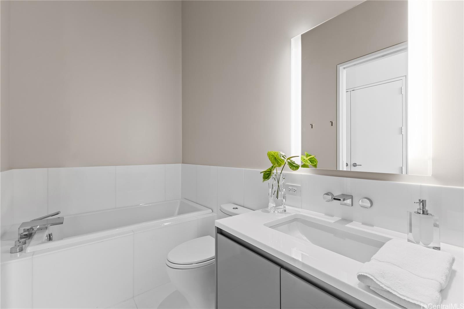 Waiea - 1118 Ala Moana condo # 3400, Honolulu, Hawaii - photo 17 of 25