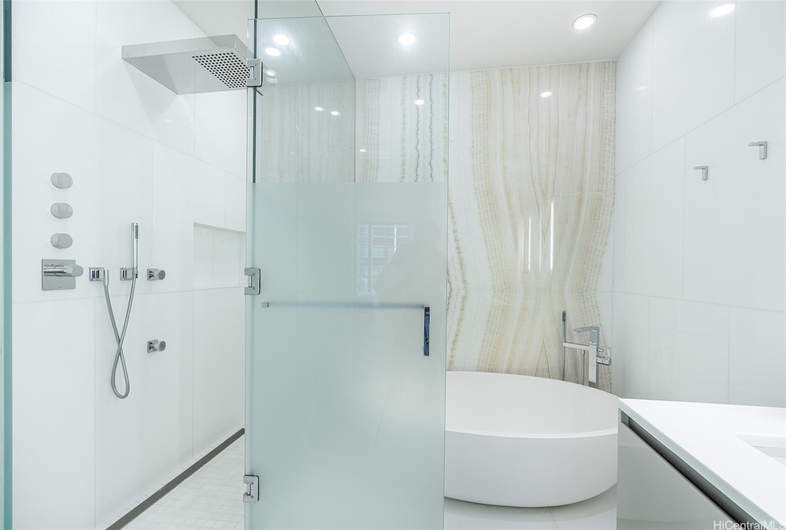 Waiea - 1118 Ala Moana condo # 903, Honolulu, Hawaii - photo 15 of 24