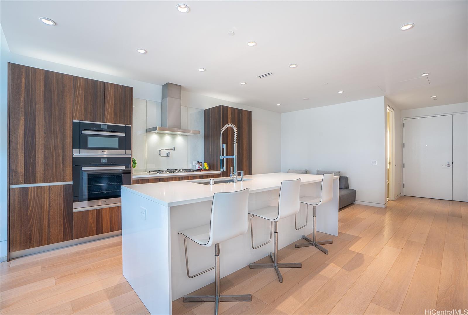 Waiea - 1118 Ala Moana condo # 903, Honolulu, Hawaii - photo 5 of 24