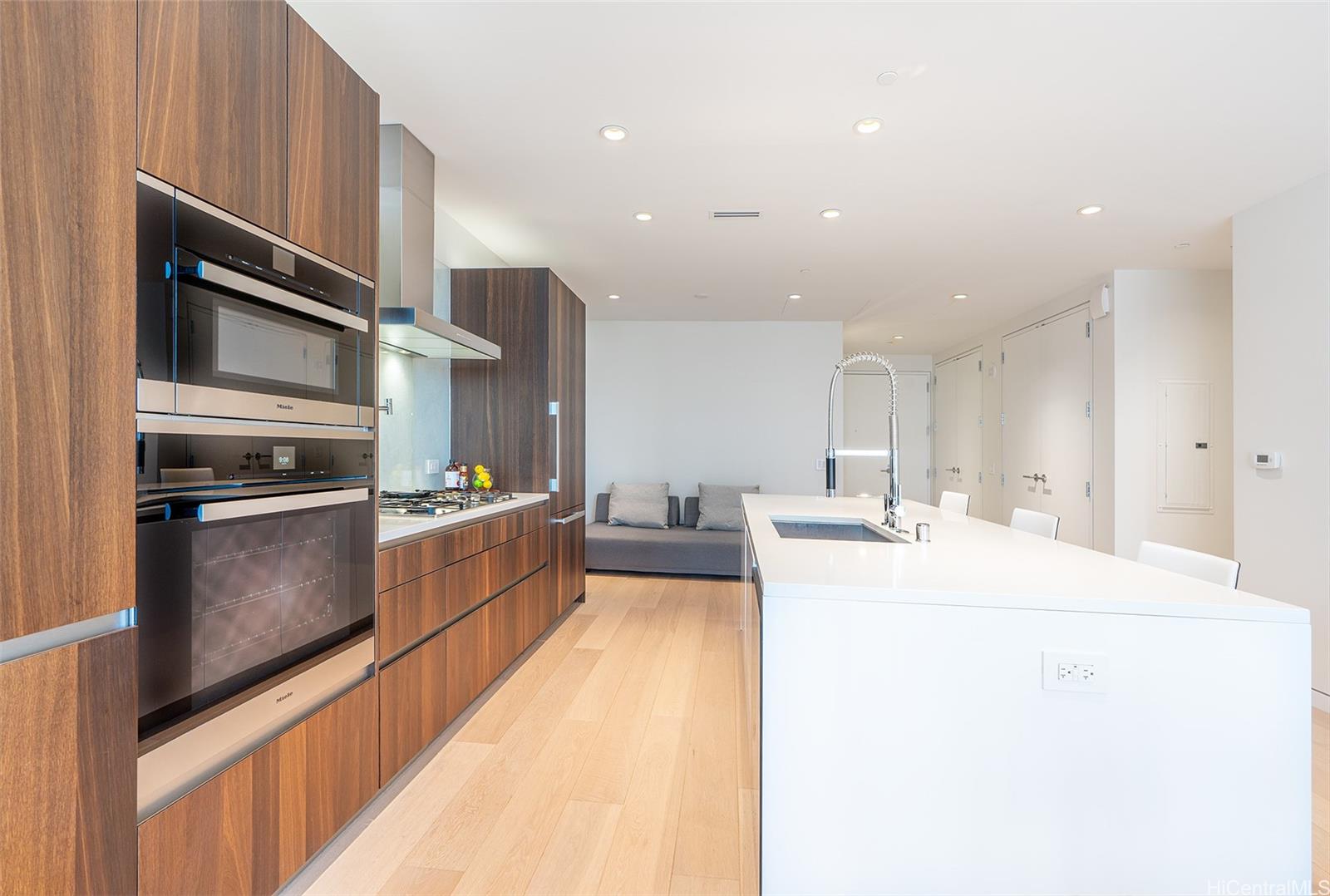 Waiea - 1118 Ala Moana condo # 903, Honolulu, Hawaii - photo 6 of 24