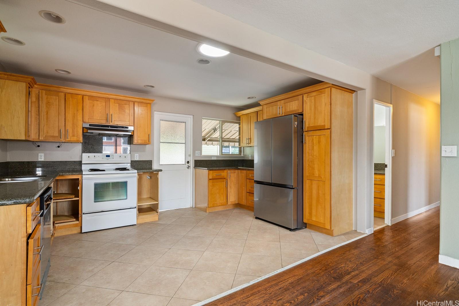 1118  Kaili Street Kalihi-lower, Honolulu home - photo 4 of 25