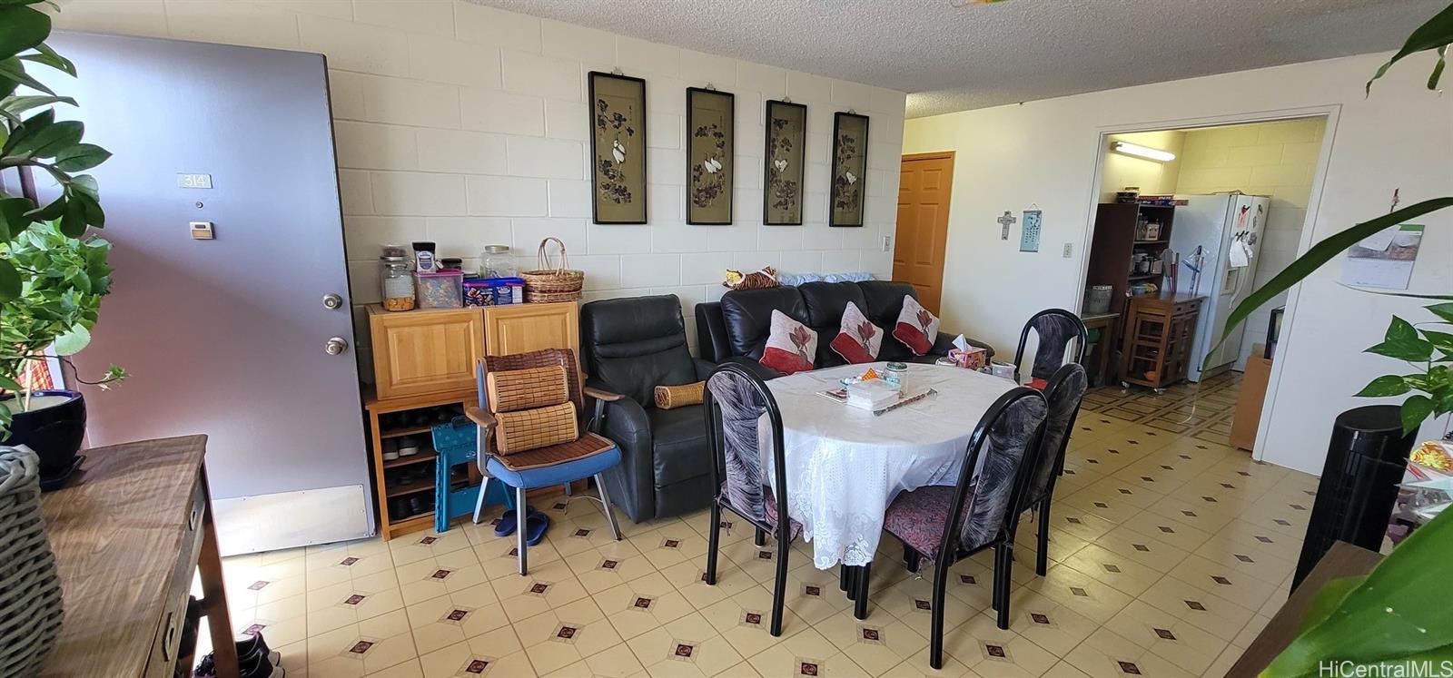 Banyan Gardens condo # 314, Honolulu, Hawaii - photo 2 of 12