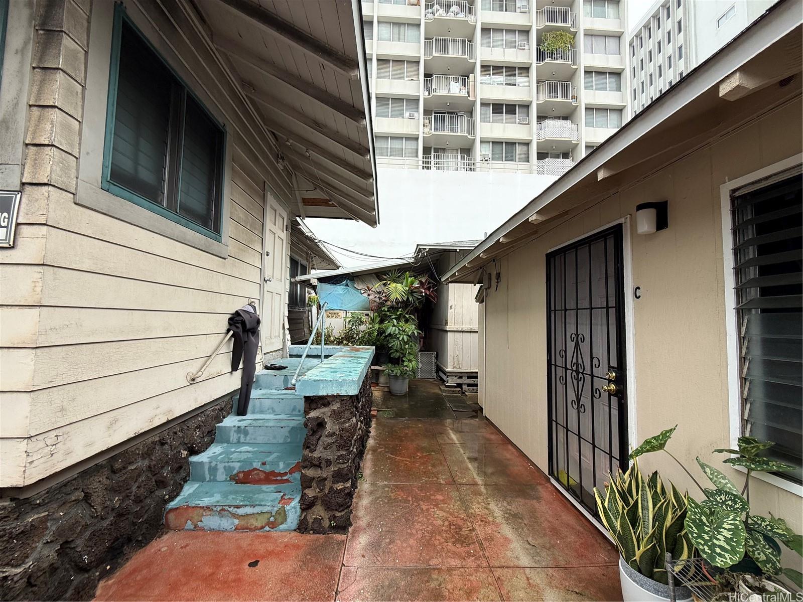 1119 Young St Honolulu - Multi-family - photo 3 of 12