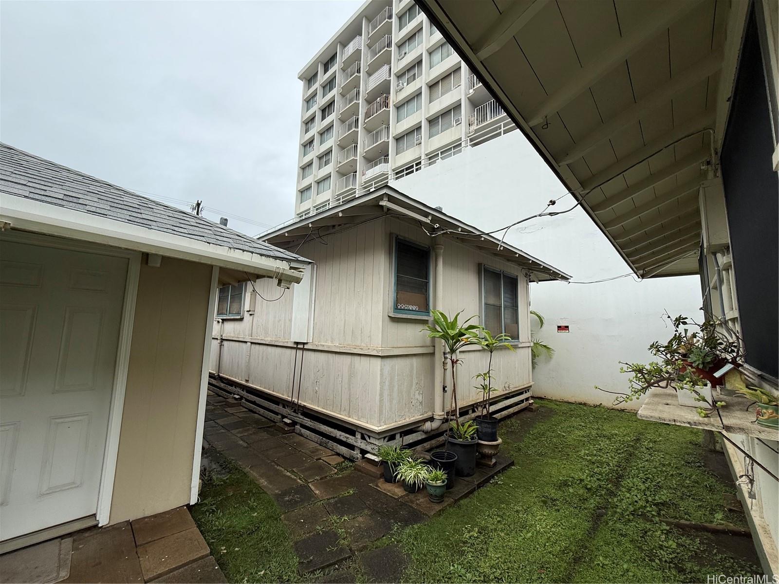1119 Young St Honolulu - Multi-family - photo 7 of 12