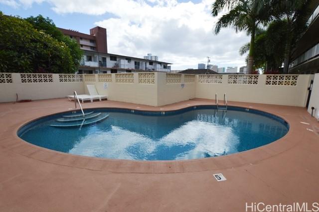 1120 Hassinger St Honolulu - Rental - photo 17 of 20