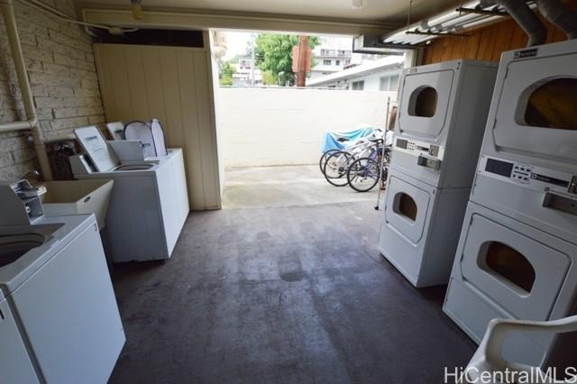 1120 Hassinger St Honolulu - Rental - photo 18 of 20