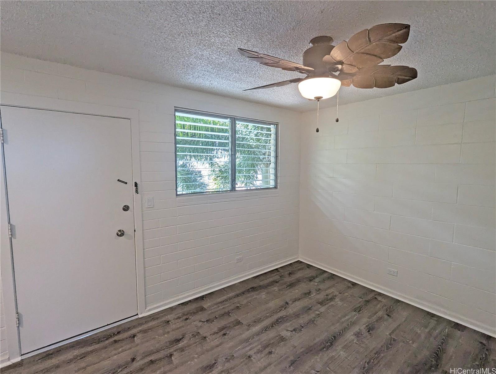 1120 Hassinger St Honolulu - Rental - photo 3 of 11