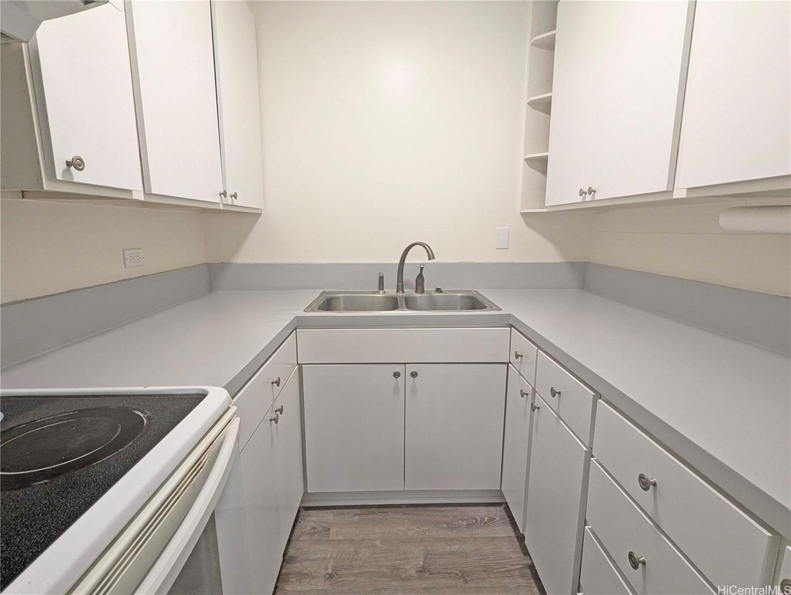 1120 Hassinger St Honolulu - Rental - photo 6 of 11