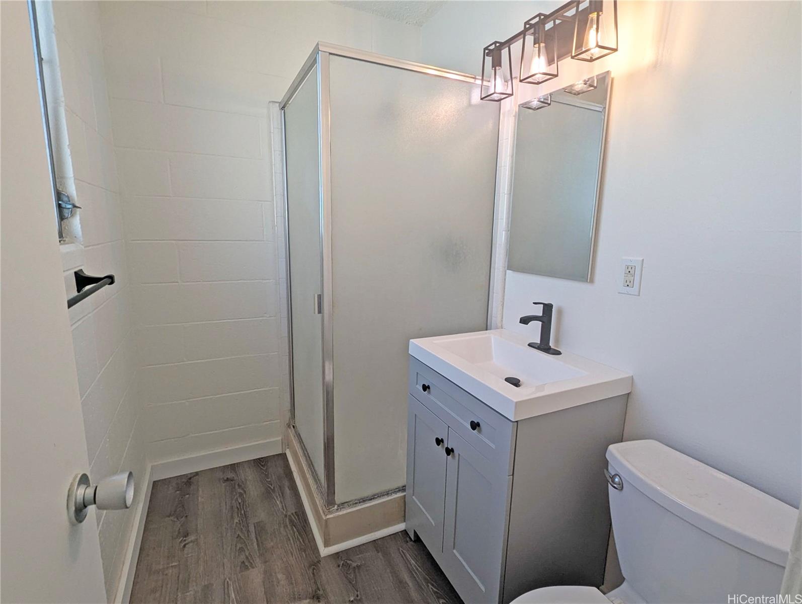 1120 Hassinger St Honolulu - Rental - photo 9 of 11