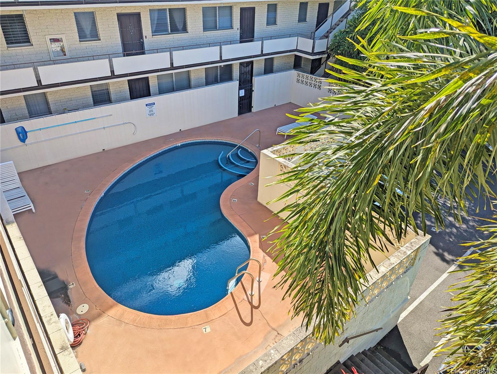 1120 Hassinger St Honolulu - Rental - photo 10 of 11