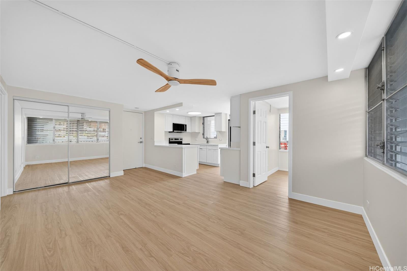 Wilder Regent condo # 1000B, Honolulu, Hawaii - photo 2 of 2