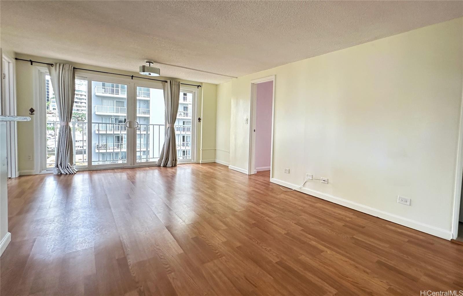 Wilder Regent condo # 900B, Honolulu, Hawaii - photo 2 of 19