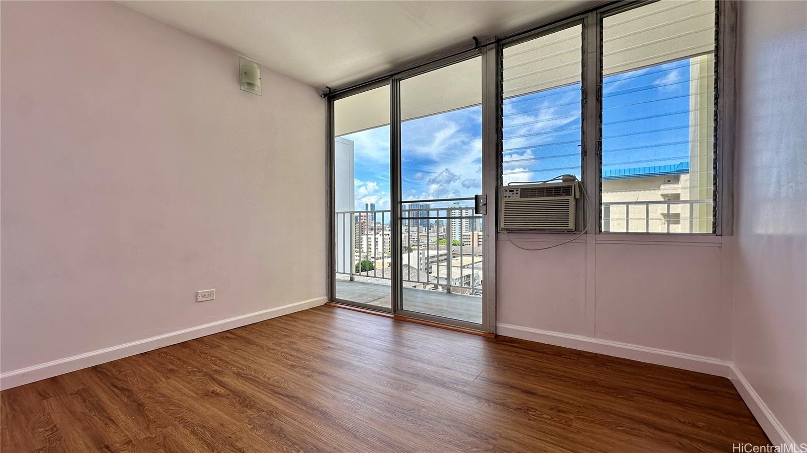 Wilder Regent condo # 900B, Honolulu, Hawaii - photo 15 of 19