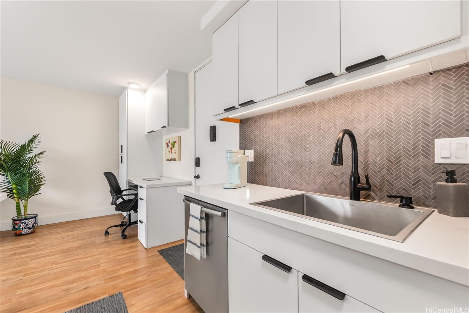 Elms condo # 702, Honolulu, Hawaii - photo 9 of 25