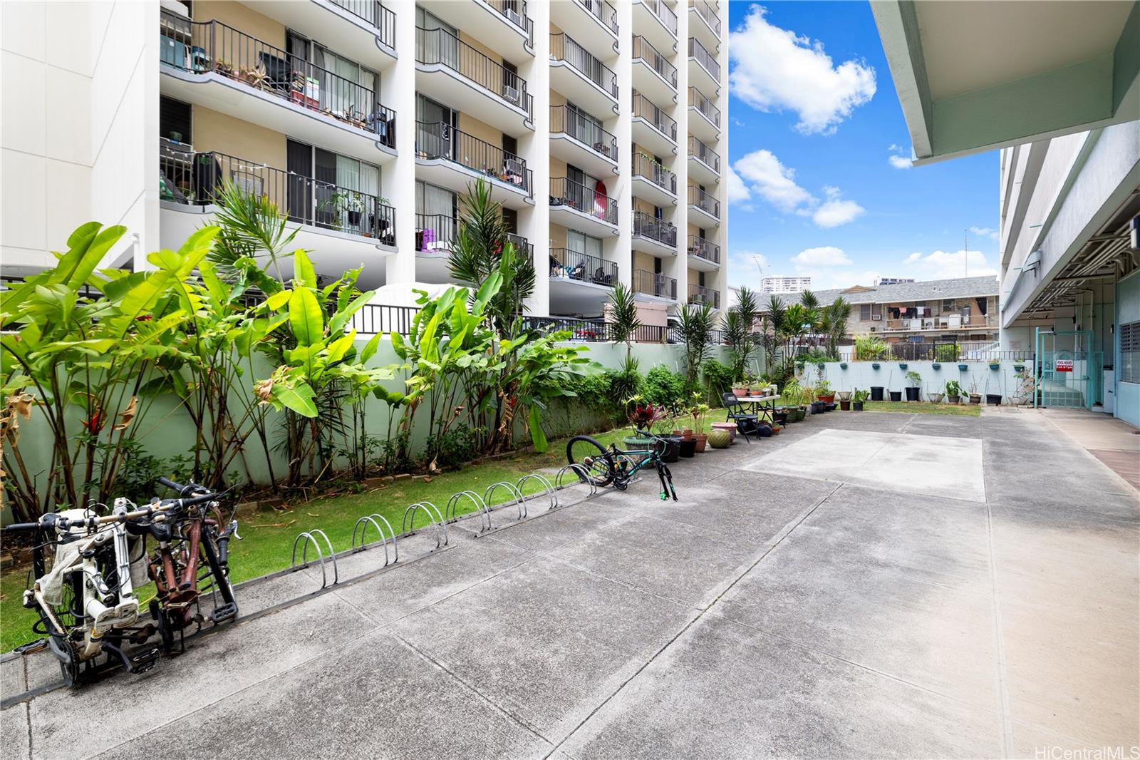 Kaahumanu Plaza condo # 405, Honolulu, Hawaii - photo 20 of 22