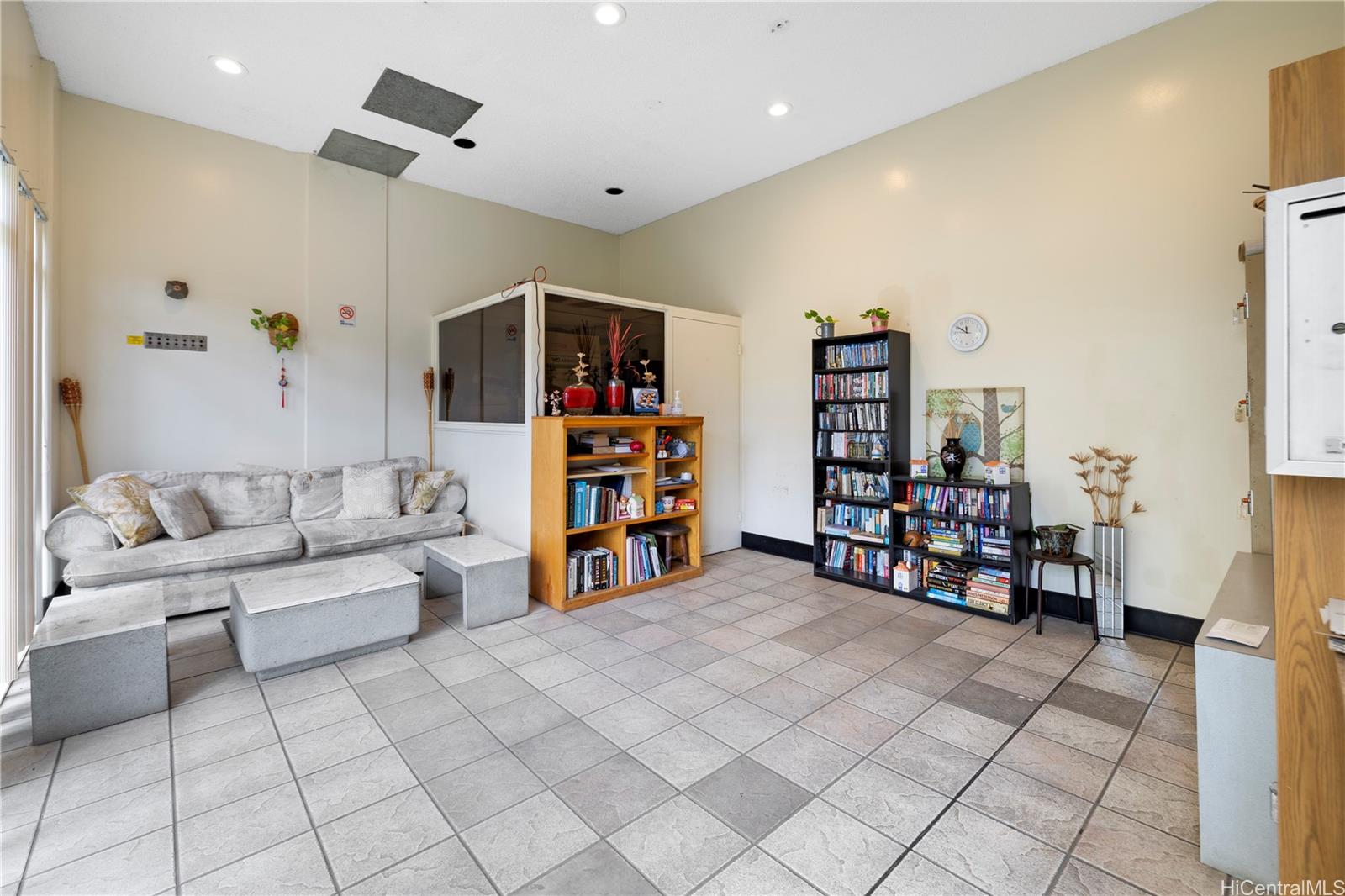 Kaahumanu Plaza condo # 405, Honolulu, Hawaii - photo 21 of 22