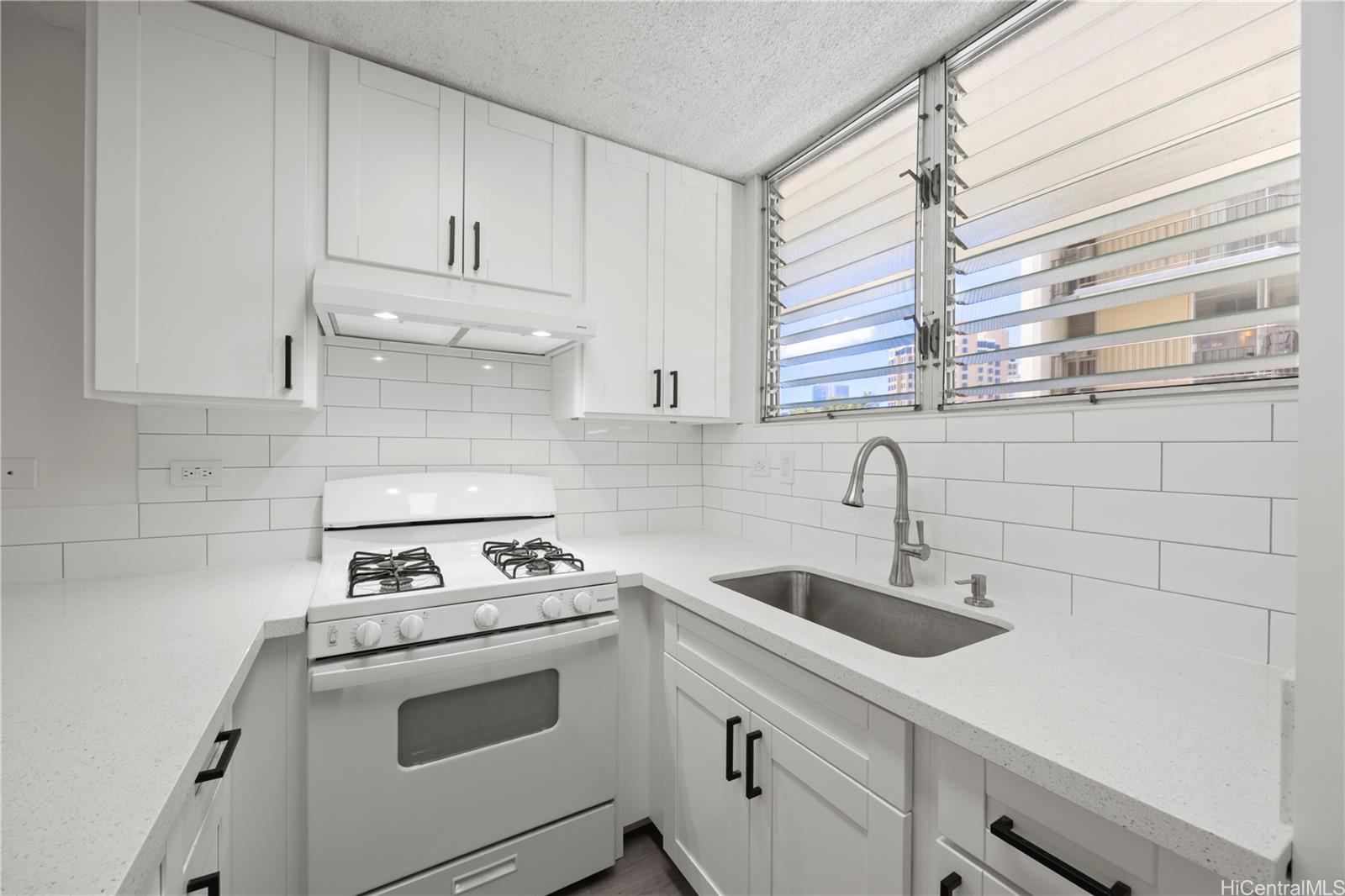 Kaahumanu Plaza condo # 405, Honolulu, Hawaii - photo 5 of 22