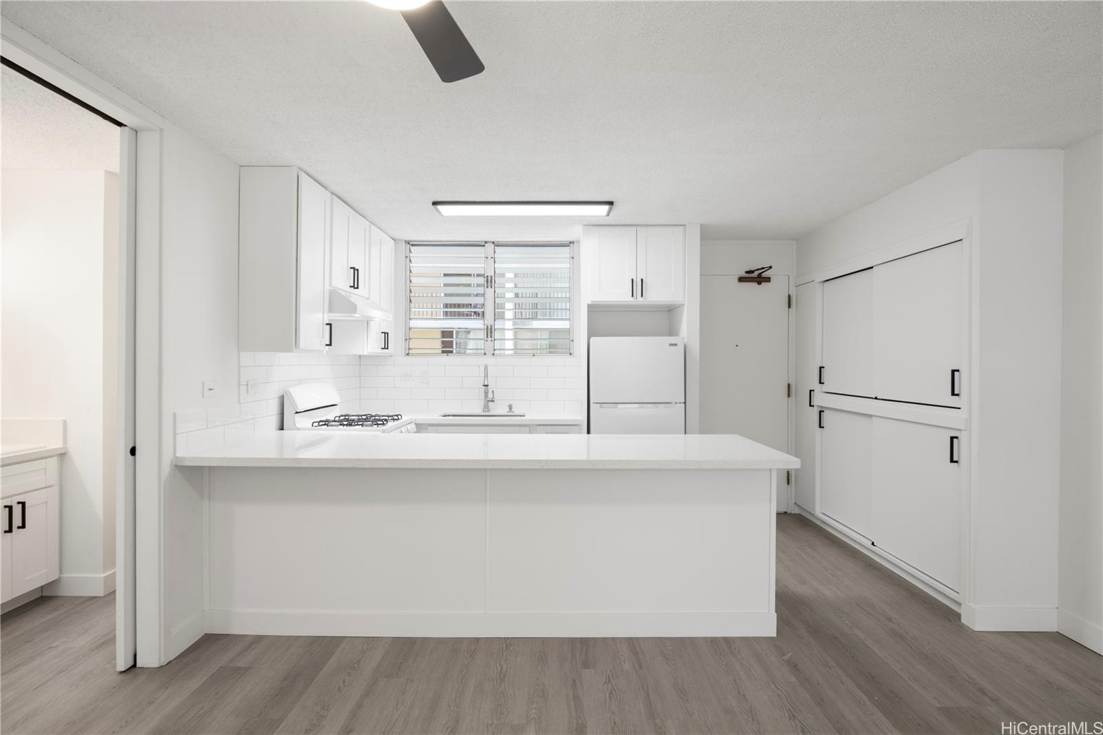 Kaahumanu Plaza condo # 405, Honolulu, Hawaii - photo 7 of 22