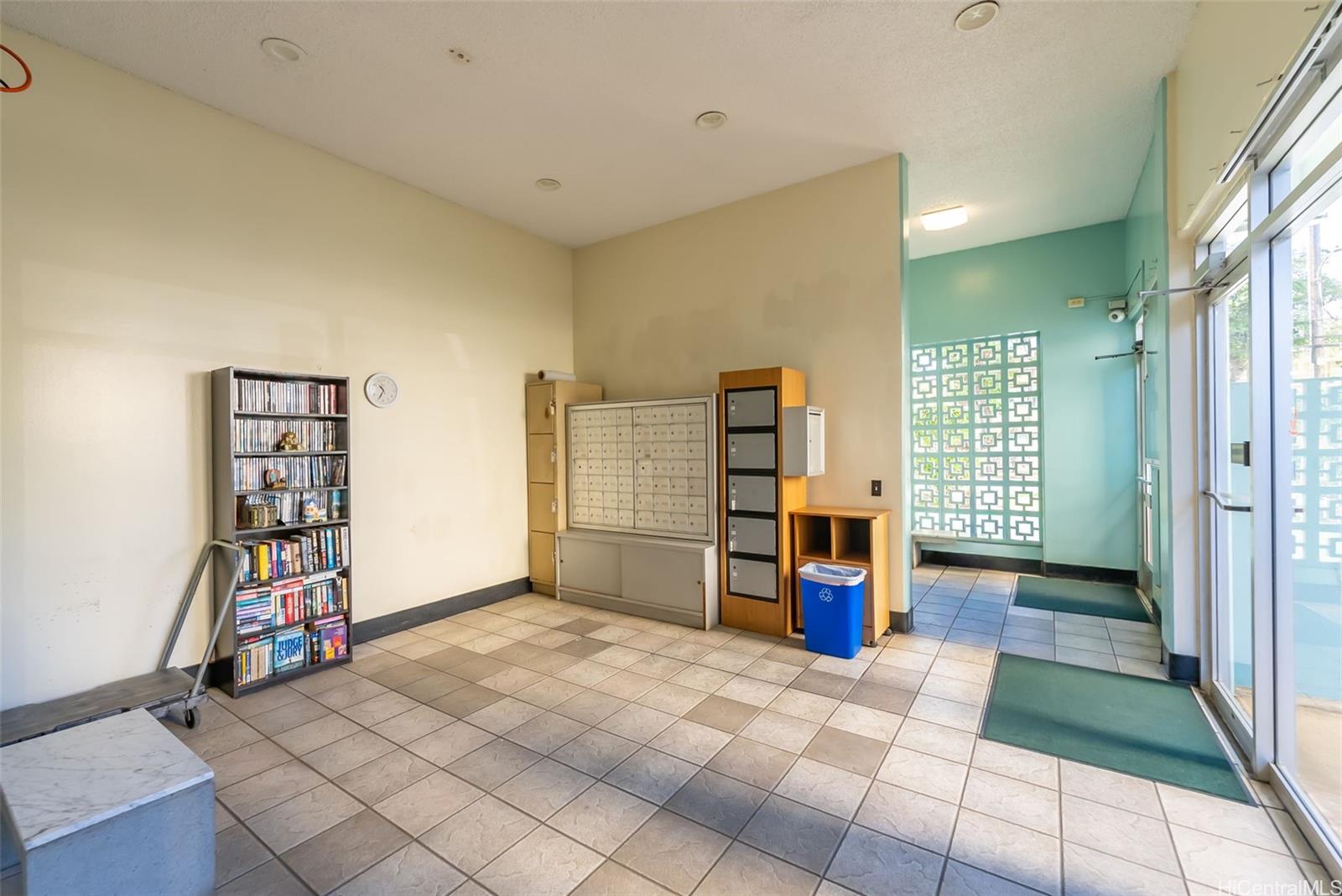 Kaahumanu Plaza condo # 604, Honolulu, Hawaii - photo 9 of 16