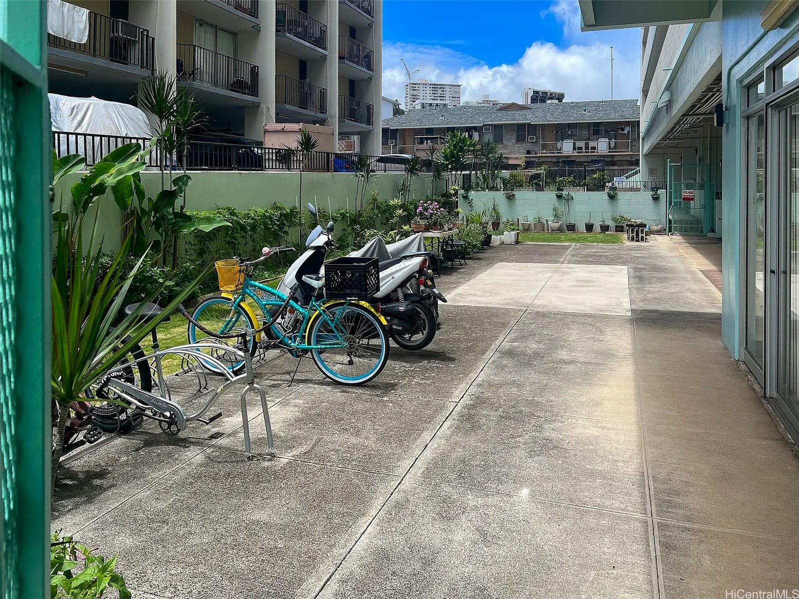 Kaahumanu Plaza condo # 803, Honolulu, Hawaii - photo 13 of 14