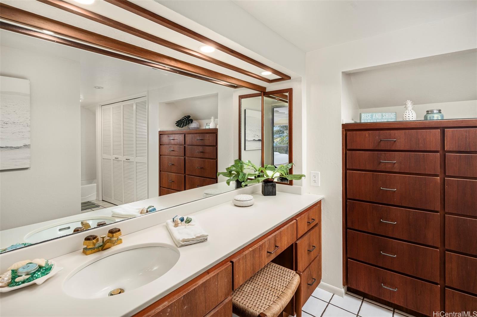 1122  Mokulua Drive Lanikai, Kailua home - photo 12 of 25