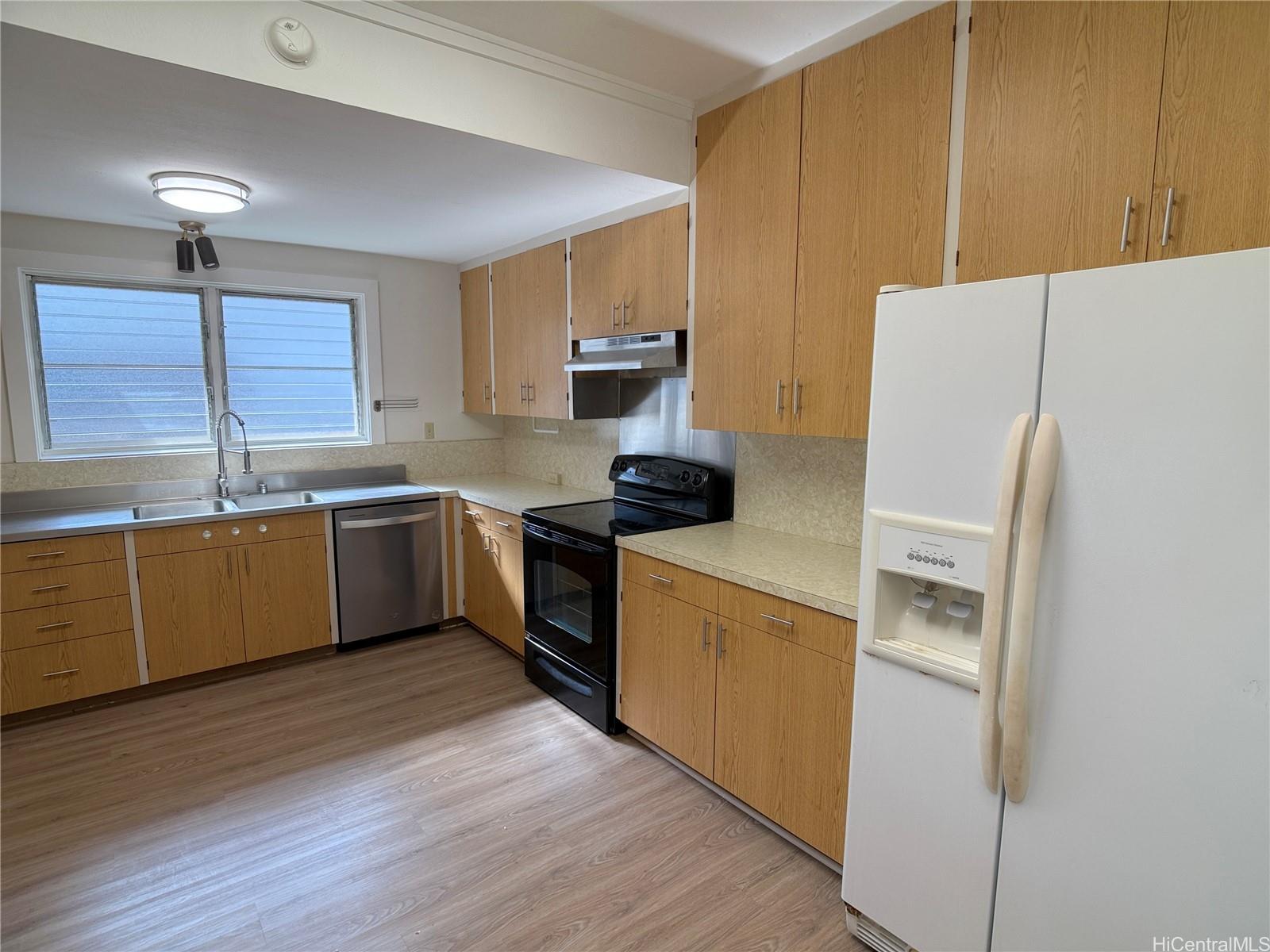 1124 16th Ave Honolulu - Rental - photo 4 of 15