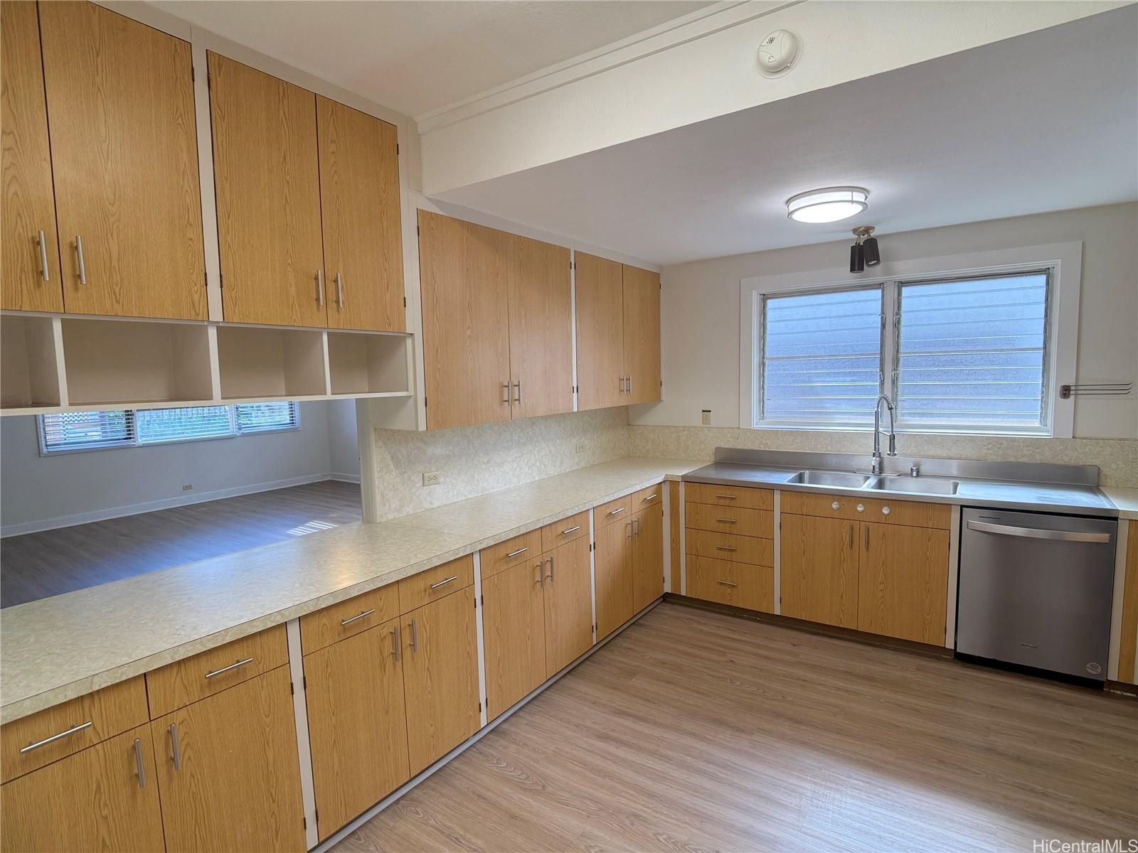 1124 16th Ave Honolulu - Rental - photo 5 of 15