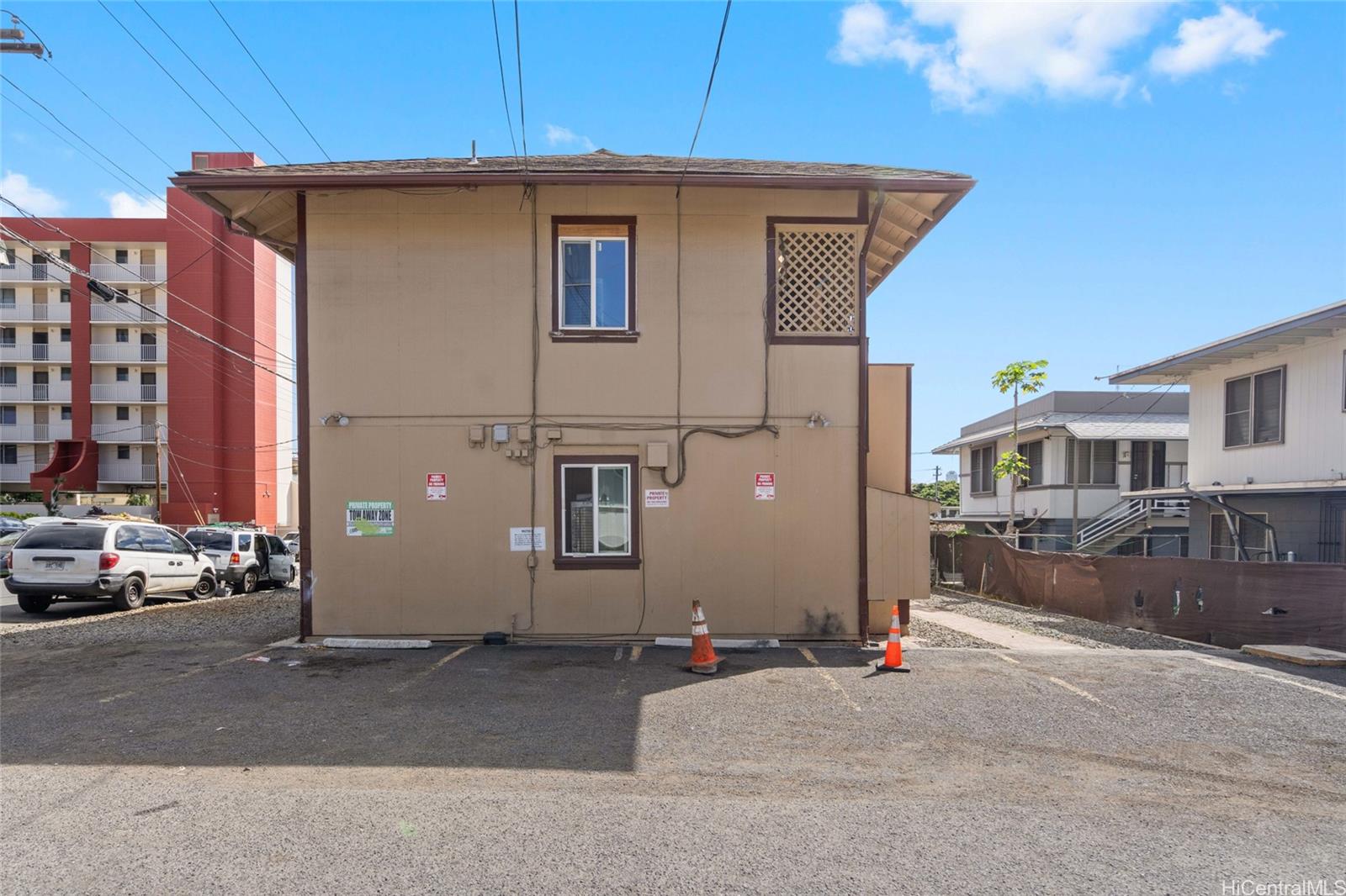 1125 Hassinger St Honolulu - Multi-family - photo 5 of 18