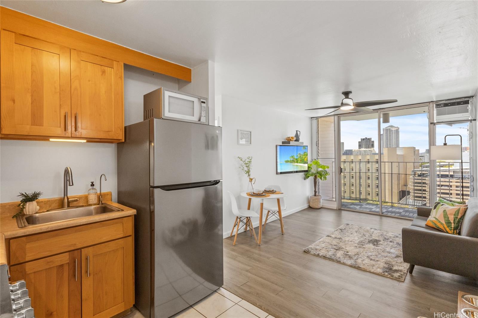 Pacificana Atlas condo # 910, Honolulu, Hawaii - photo 2 of 22