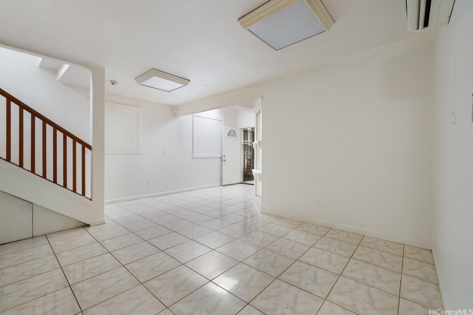 1128 Elm Street Honolulu - Multi-family - photo 15 of 23